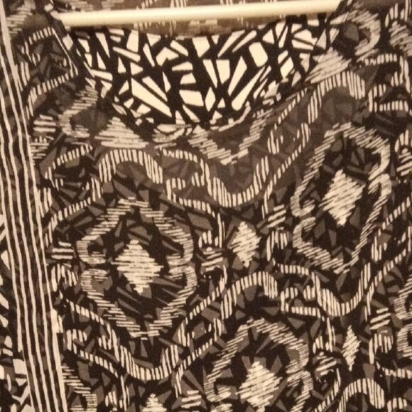 Allison Daley Monochrome Geometric Top - Picture 2 of 14